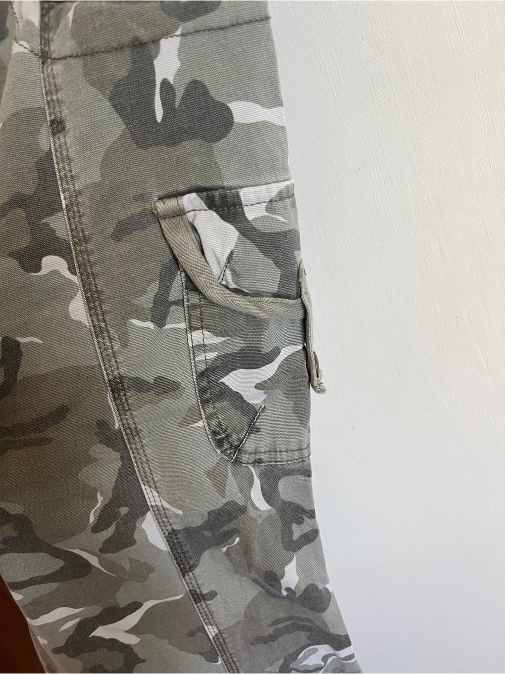 Vintage lei women’s low rise Camouflage Cargo Pants - Olive Camo - Picture 4 of 6